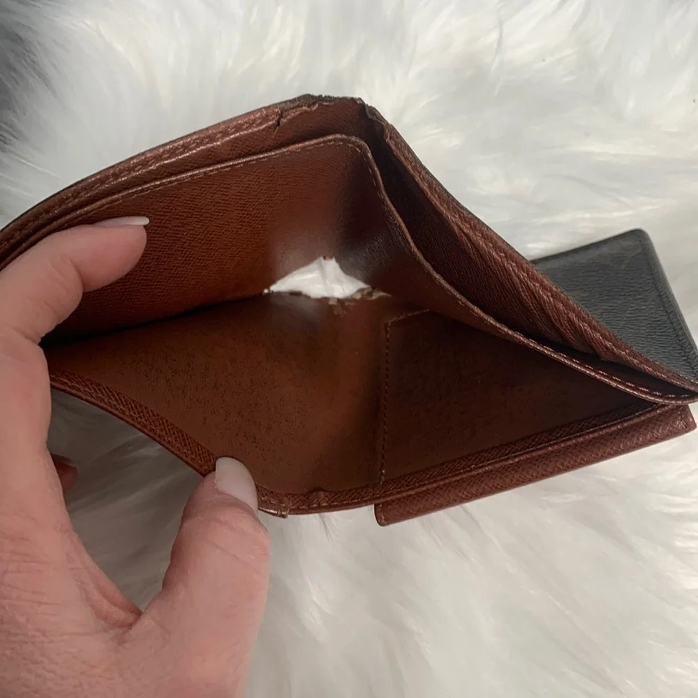 2003 authentic Louis Vuitton men’s wallet monogram